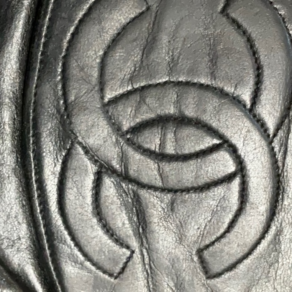 Gently Used Lux, Chanel Wallet lambskin, Crinkling In Leather final sale $2000 - Picture 2 of 4